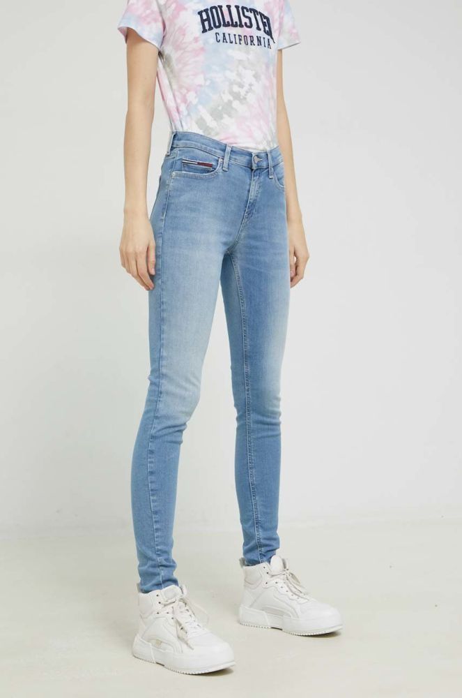 Джинси Tommy Jeans Nora жіночі середня посадка колір блакитний (2895087)